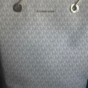 Meet your Posher, Liz